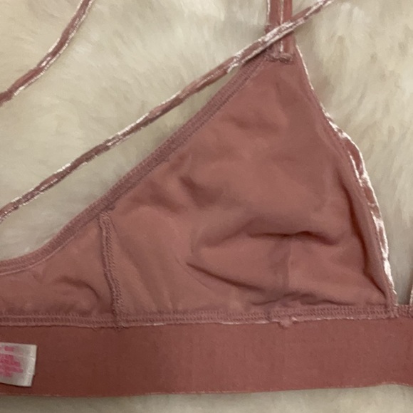VS Pink Bralette 🌸 - Picture 7 of 9